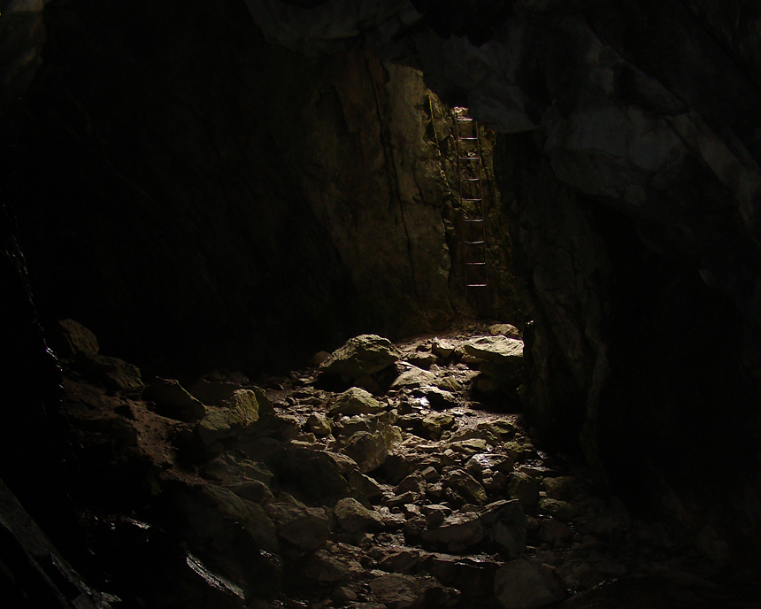 Jaskinia Raptawicka - drabinka do wyjścia