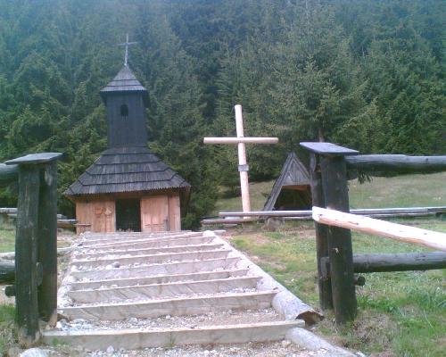 Kapliczka w Dolinie Chochołowskiej