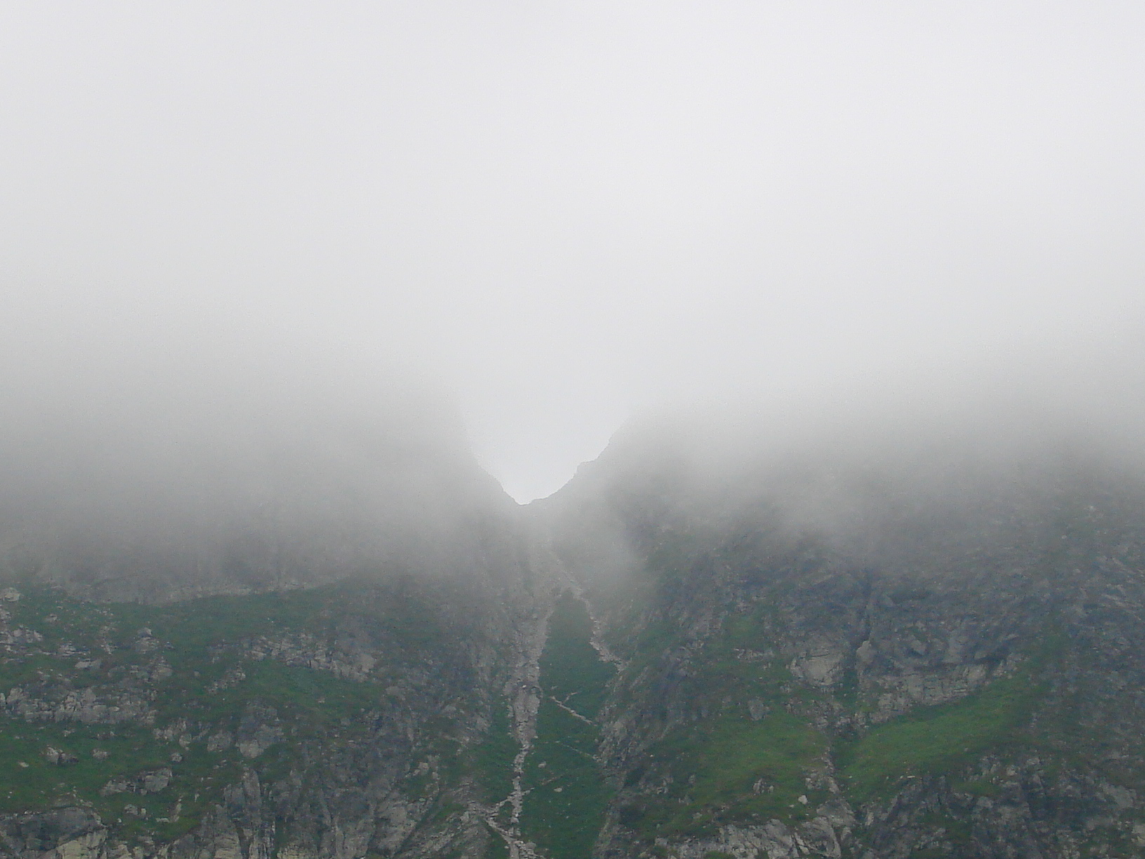Wrota Chałubińskiego we mgle